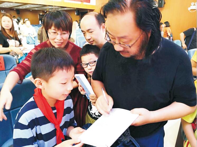 董宏猷:关注身边科学 写出生动故事