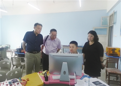 创客教育点亮青少年梦想