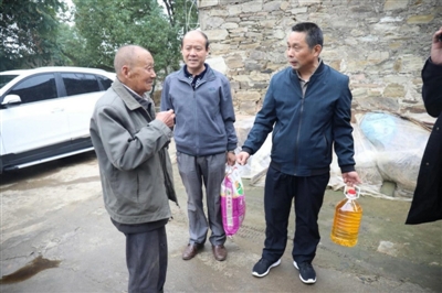 黄陂:走访慰问贫困户