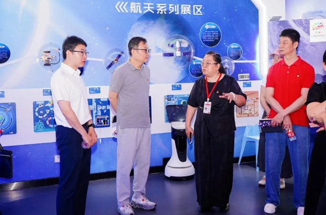  市科协领导调研江汉区基层科协改革试点项目